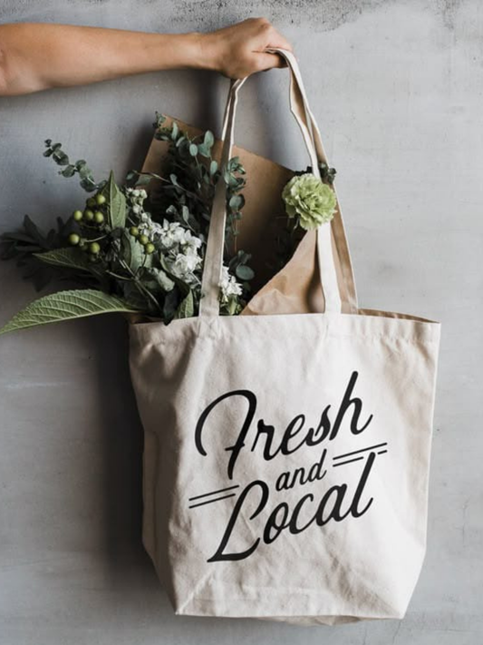 YK2 Fresh and Local tasarımlı %100 pamuk ham bez çanta. 35x40 cm dayanıklı, çevre dostu, günlük kullanım ve hediye için ideal tote bag modeli.