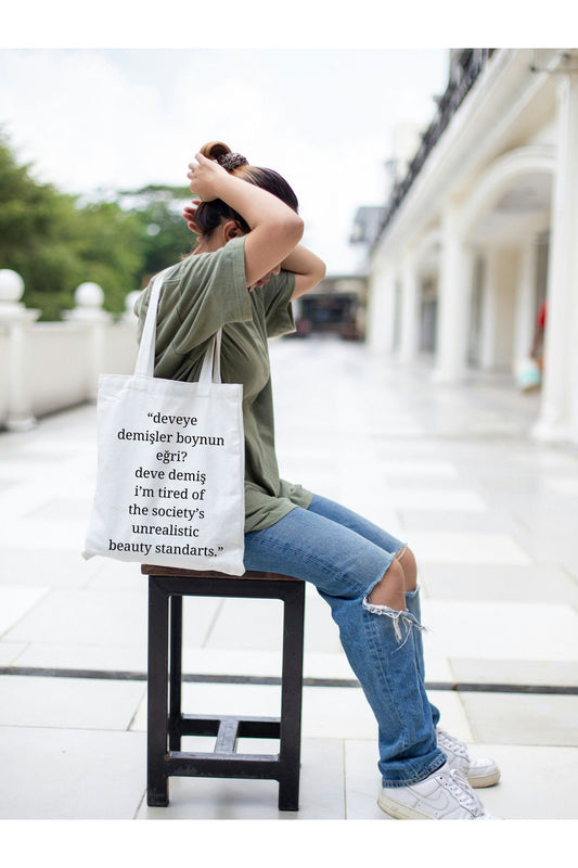 Kalın Beyaz Deveye demişler boynun eğri, im tired Tasarım Motto Tote Bag Bez Çanta