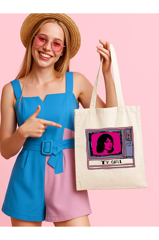 TV Girl Baskılı Krem Kanvas Çanta – 35x40 cm