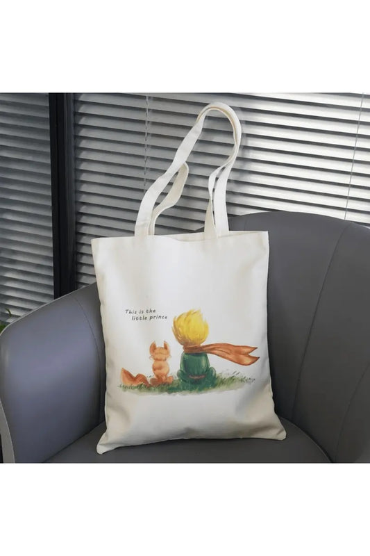 Little Prince Krem Kanvas Çanta – 35x40 cmLittle Prince tasarımlı %100 pamuk ham bez çanta. 35x40 cm dayanıklı, çevre dostu, günlük kullanım ve hediye için ideal tote bag modeli.