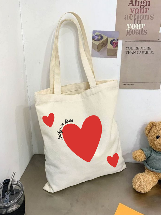 Lucky in Love tasarımlı %100 pamuk ham bez çanta. 35x40 cm dayanıklı, çevre dostu, günlük kullanım ve hediye için ideal tote bag modeli.
