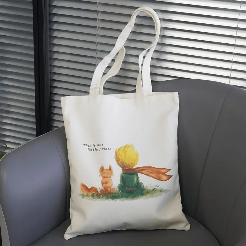 Little Prince tasarımlı %100 pamuk ham bez çanta. 35x40 cm dayanıklı, çevre dostu, günlük kullanım ve hediye için ideal tote bag modeli.