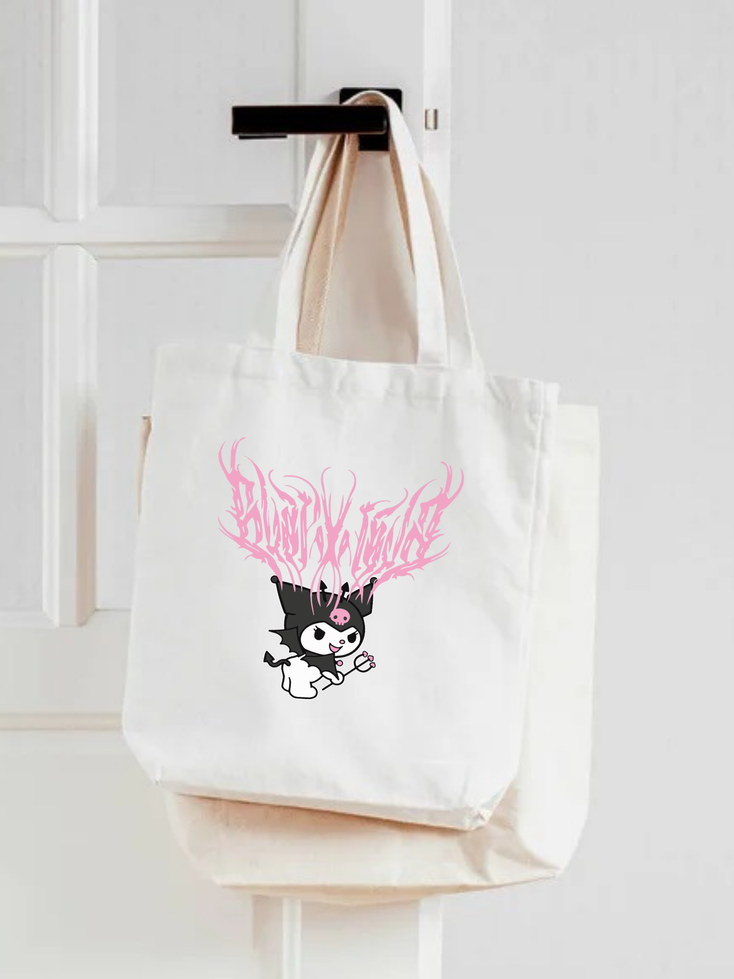 Kuromi Anime tasarımlı %100 pamuk ham bez çanta. 35x40 cm dayanıklı, çevre dostu, günlük kullanım ve hediye için ideal tote bag modeli.