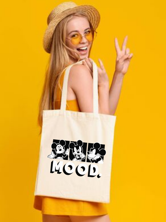 Mickey Mood tasarımlı %100 pamuk ham bez çanta. 35x40 cm dayanıklı, çevre dostu, günlük kullanım ve hediye için ideal tote bag modeli.
